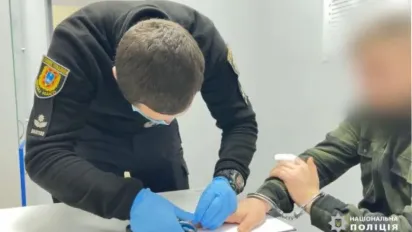 На Одещині чоловік намагався вбити продавця автомобіля - фото