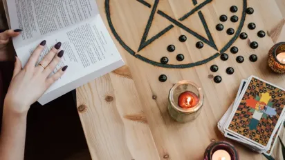 Гороскоп на 2 лютого 2025 року за картами Таро для всіх знаків Зодіаку - фото