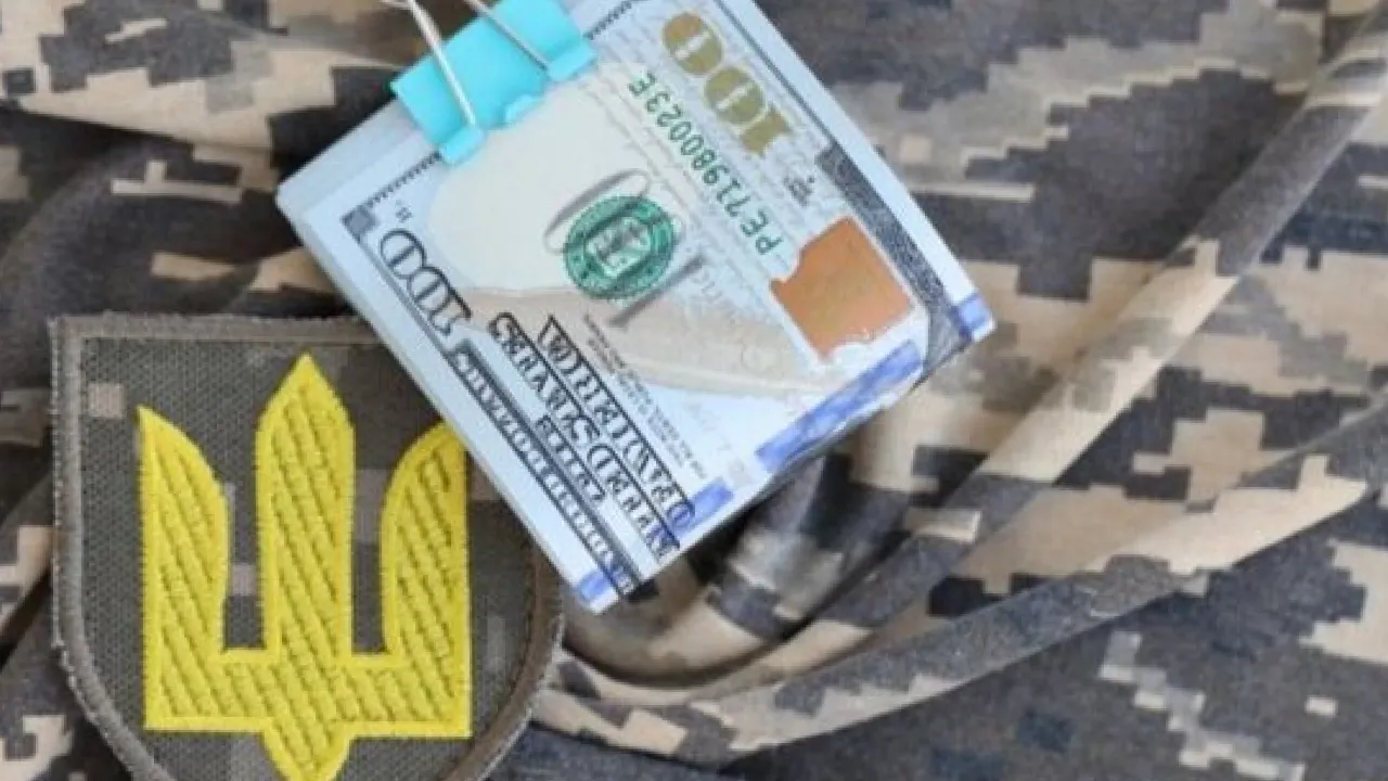 На Хмельниччині чоловік за 5000 доларів намагався підкупити працівника ТЦК 