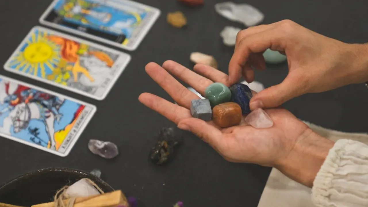 Гороскоп на 3 лютого 2025 року за картами Таро для всіх знаків Зодіаку 