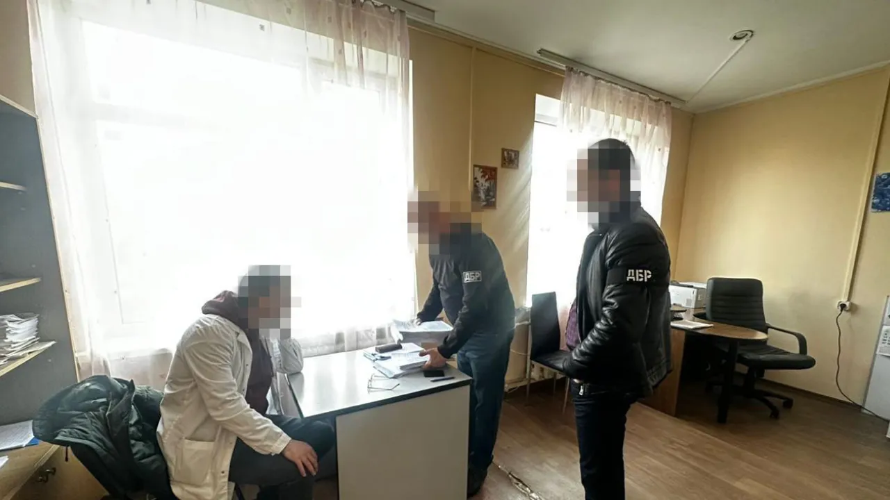 В Україні викрили потужну мережу продажу наркотиків через спеціально створену аптеку 
