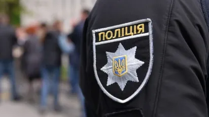 В Одесі з вікна 16-поверхівки випала жінка з 5-річною дитиною - фото