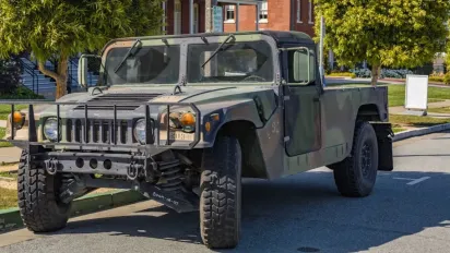 На Чернігівщині військові допомагали ухилянтам виїхати за кордон, а на отримані гроші купили авто для служби - фото