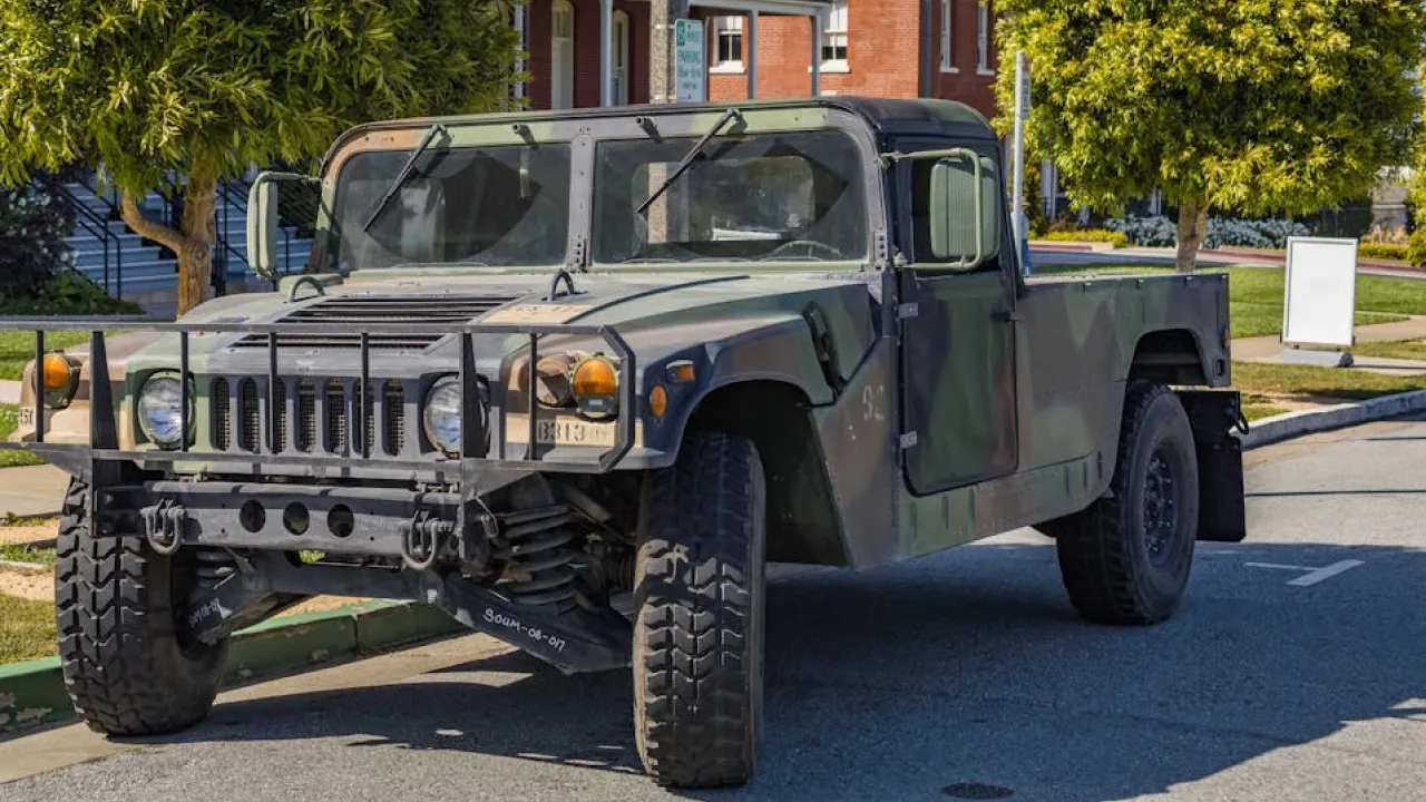 На Чернігівщині військові допомагали ухилянтам виїхати за кордон, а на отримані гроші купили авто для служби 