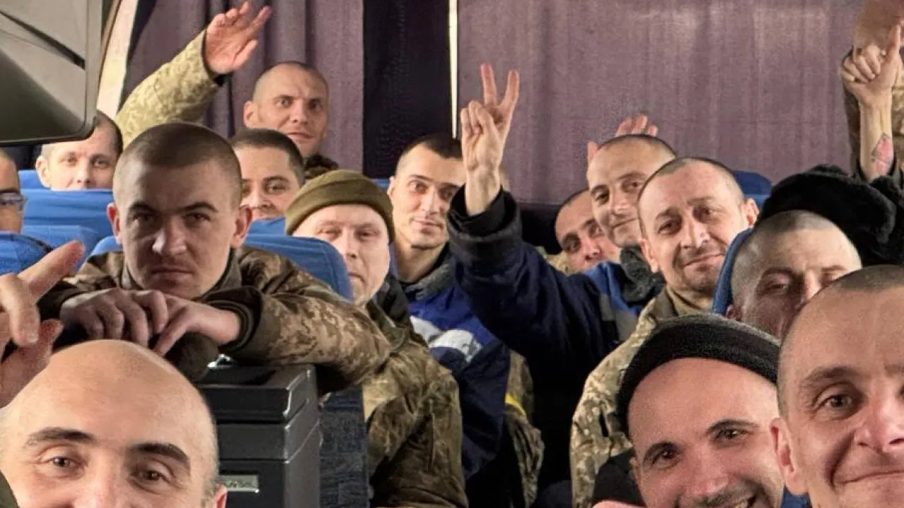 Відбувся великий обмін — 150 українських військовополонених повернули додому 