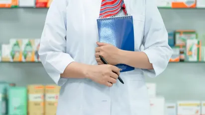 З окремих медиків знімуть "бронь" та мобілізують: що відомо - фото