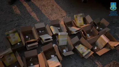 На Львівщині наркоторговці продавали наркотики в кормі для тварин - фото