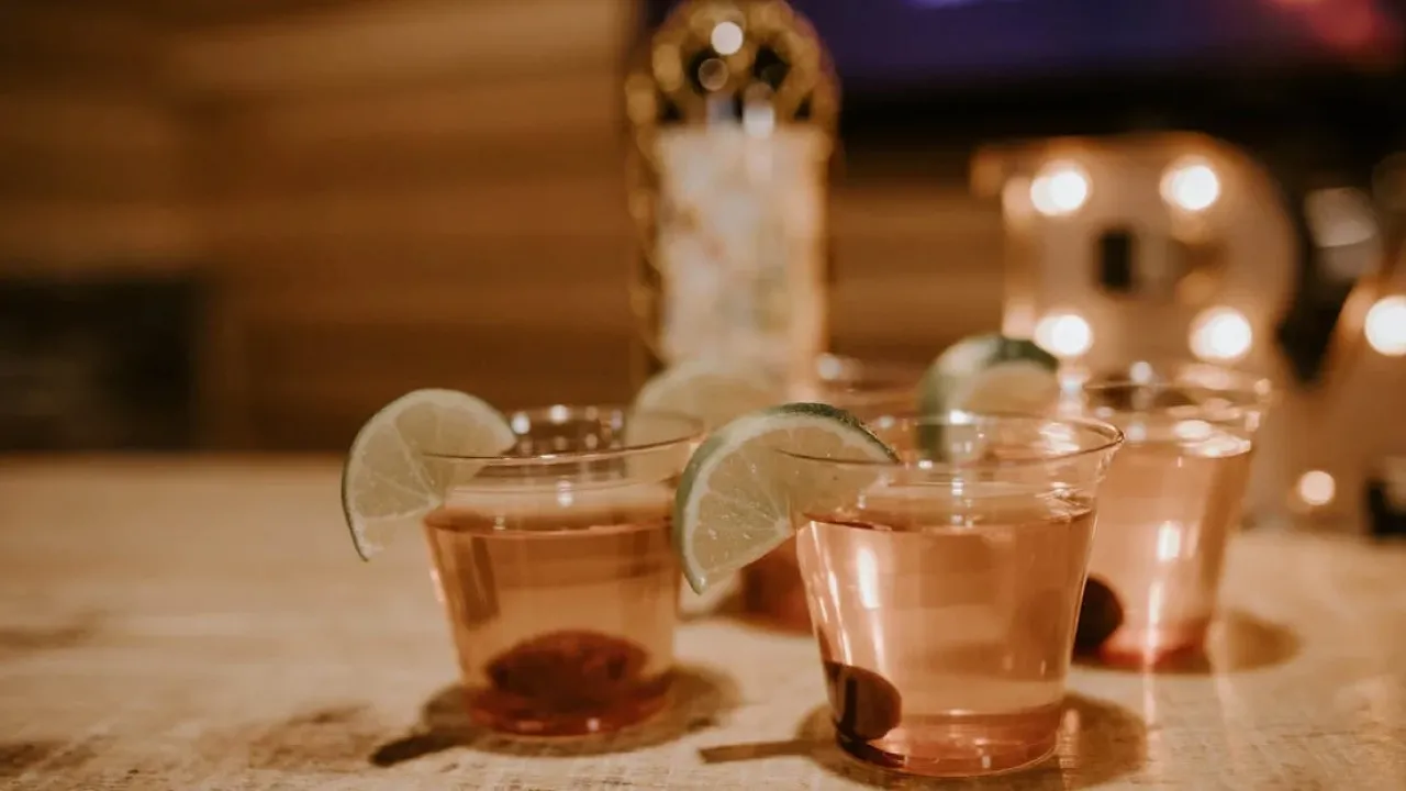 На Київщині двоє підлітків знепритомніли на морозі через випитий літр горілки 