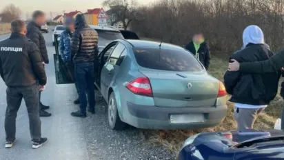 За кордон за $12 000: у Львові затримали організатора каналу переправлення чоловіків - фото