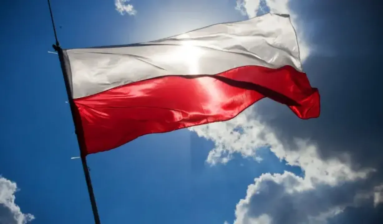 Українців у Польщі хочуть обмежити у безплатній послузі 