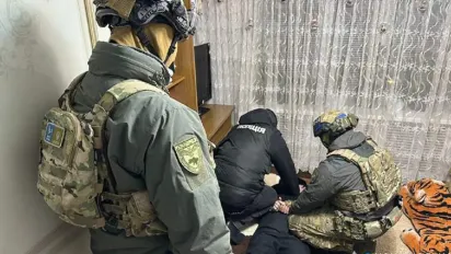 На Хмельниччині 27-річний чоловік вимагав неіснуючий борг у жінки, а потім зґвалтував її - фото