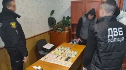 На Тернопільщині директор автошколи вимагав 250 доларів за здачу іспиту - фото