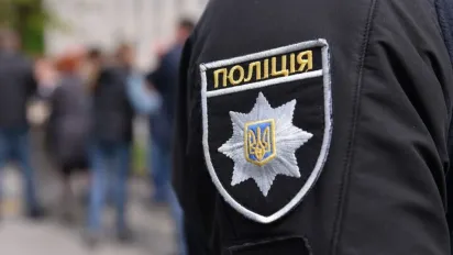 В Одесі під час застілля молодий чоловік вдарив товариша ножем у груди - фото