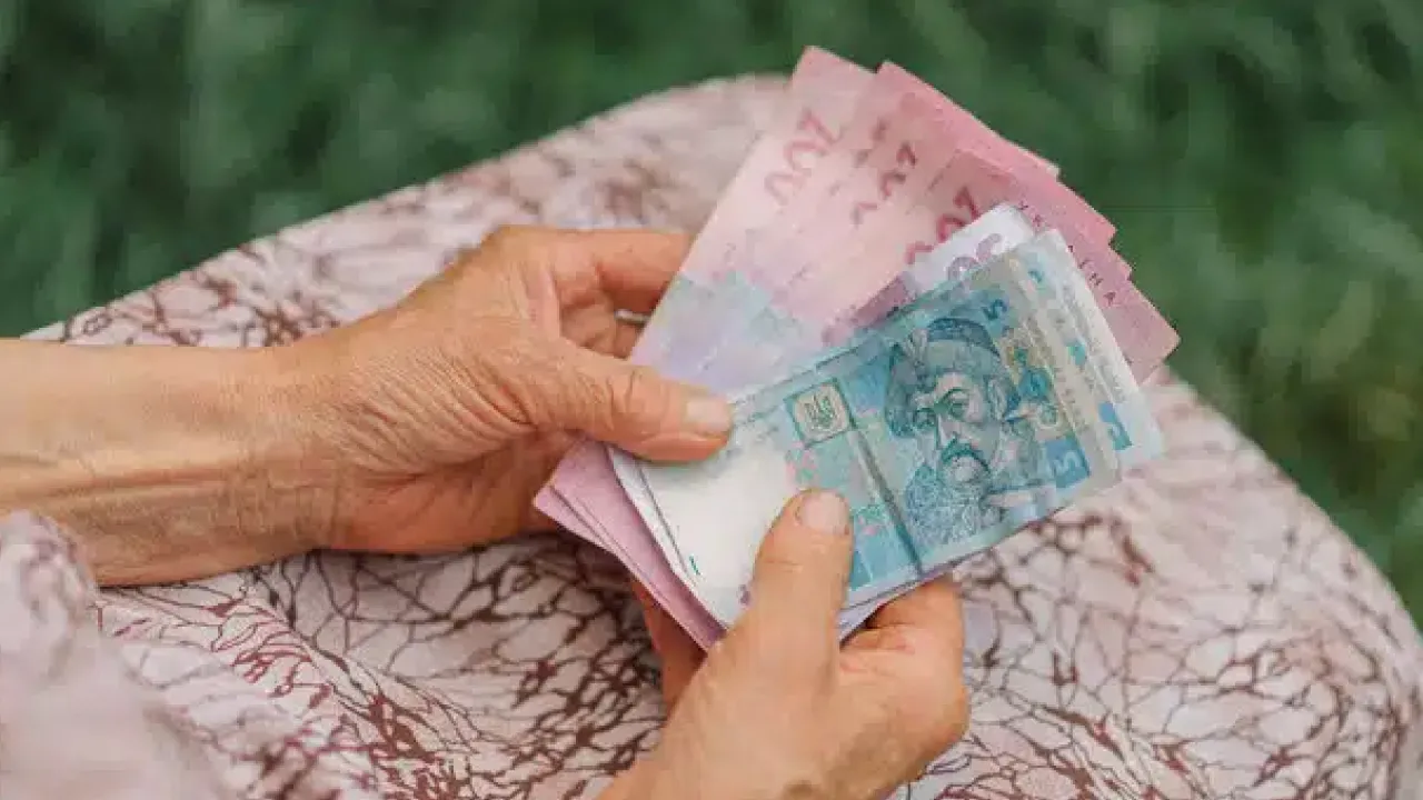В Україні деяким пенсіонерам зменшать виплати: до чого готуватися 