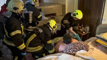На Київщині 250-кілограмовому чоловікові знадобилася допомога семи рятувальників - фото