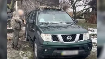 На Київщині керівниця фонду та волонтер продавали гуманітарні автомобілі для ЗСУ - фото