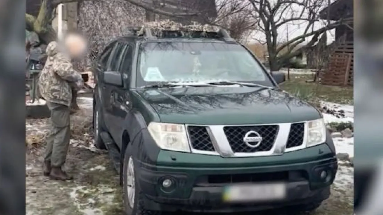 На Київщині керівниця фонду та волонтер продавали гуманітарні автомобілі для ЗСУ 