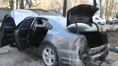 В Одесі безхатько підпалив авто чоловіка, який не пустив його у під’їзд - фото