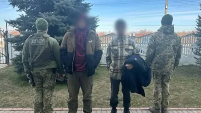 На Закарпатті прикордонники зі стрільбою затримали двох чоловіків, які намагались втекти за кордон - фото