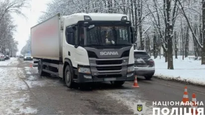 У Полтаві вантажівка переїхала військового - фото