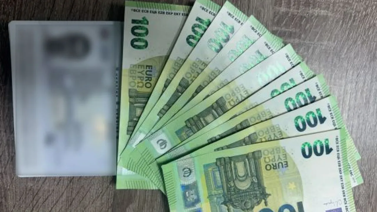 На Буковині затримали чоловіка, який намагався за 1000 євро підкупити прикордонників 