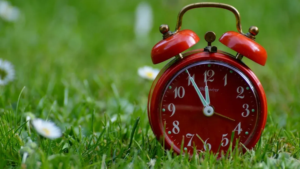 Чи переведуть годинники в Україні на літній час у 2025 році: названо дату 