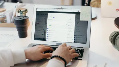 Усі школи Рівного переходять на дистанційне навчання - фото