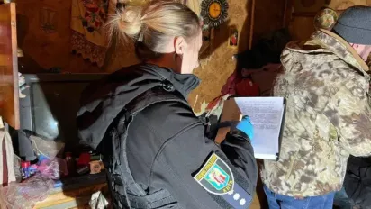 У Києві конфлікт між подружжям скінчився різаниною - фото