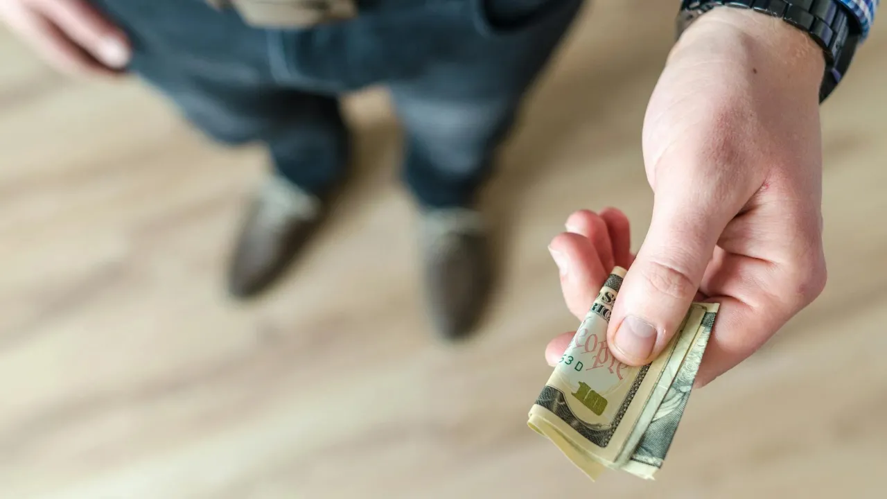 Три знаки Зодіаку, які ризикують втратити гроші найближчими днями  