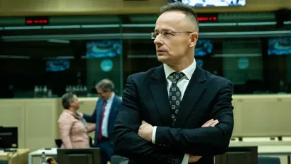 Угорщина відмовилася продовжувати санкції проти росії - фото