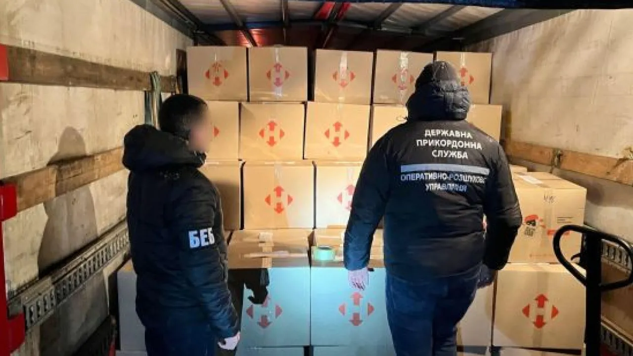У Києві правоохоронці знайшли нелегальні цигарки на 12 млн гривень 