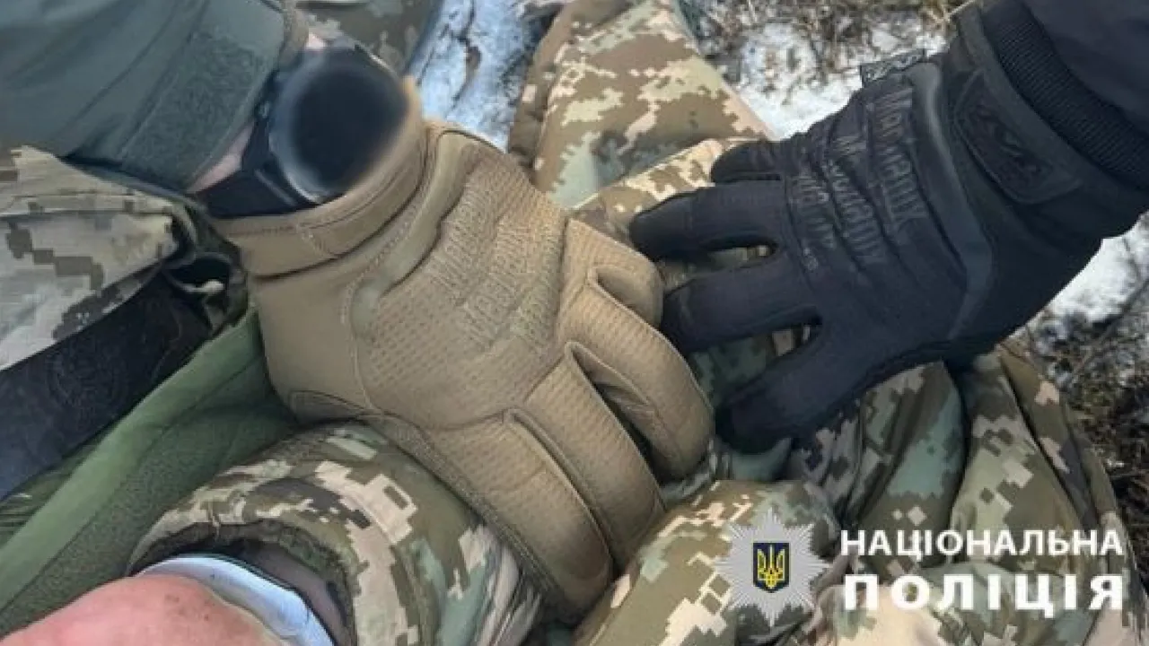 На Одещині правоохоронці затримали працівника ТЦК, який вимагав 50 тисяч гривень за відстрочку від призову 