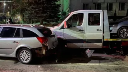 У Рівному п'яний водій протаранив шість авто і втік з місця аварії - фото