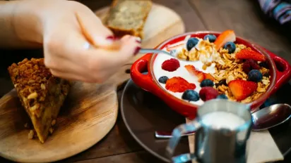 Названо 3 продукти, які допоможуть впоратися з печією - фото