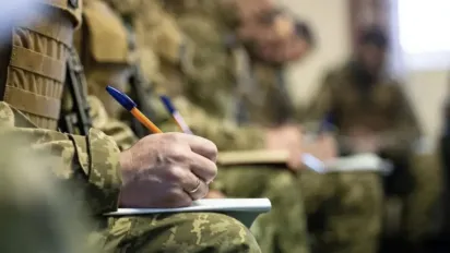 Українці за кордоном зможуть отримати бронювання від мобілізації: як це буде працювати - фото