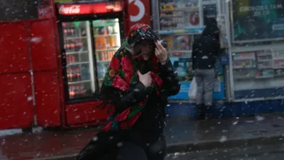 Синоптикиня попередила про негоду в Україні: буде вогко, вітряно та з мокрим снігом - фото