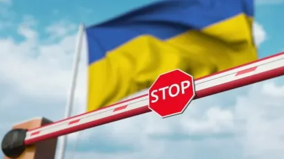 В Україні заборонять виїзд за кордон журналістам і митцям - фото