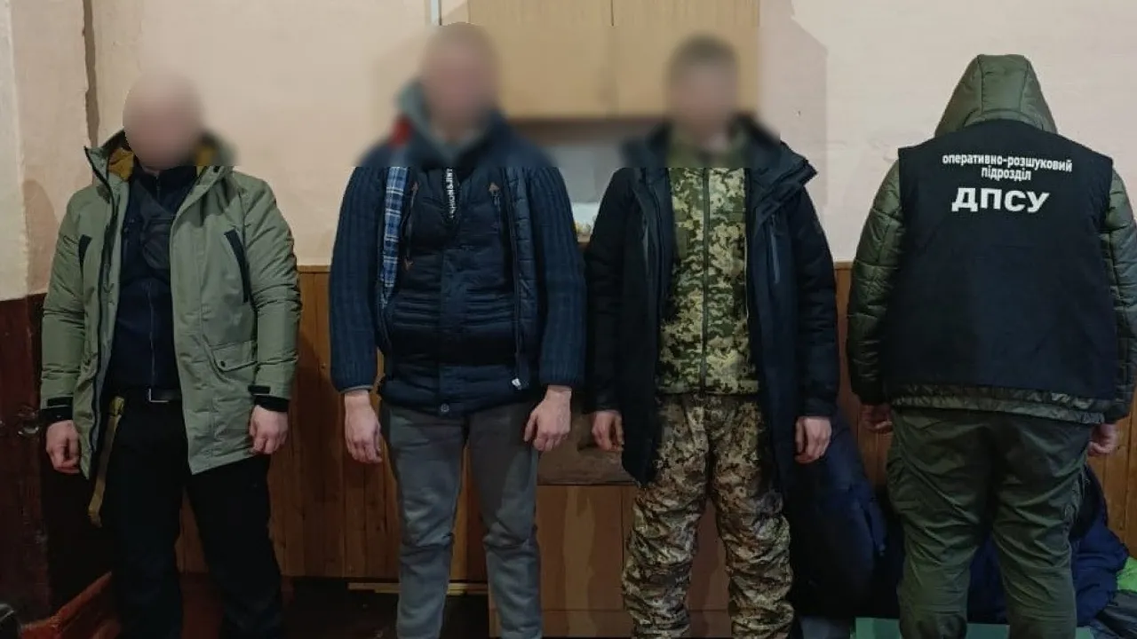 На Буковині прикордонники затримали трьох чоловіків, які намагались втекти до Румунії 