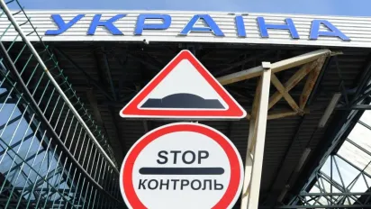 Уряд закрив систему "Шлях" для водіїв, що перевозять гуманітарні вантажі - фото