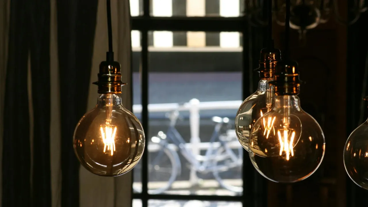Скільки доведеться заплатити за світло з 1 березня: тарифи на електроенергію 
