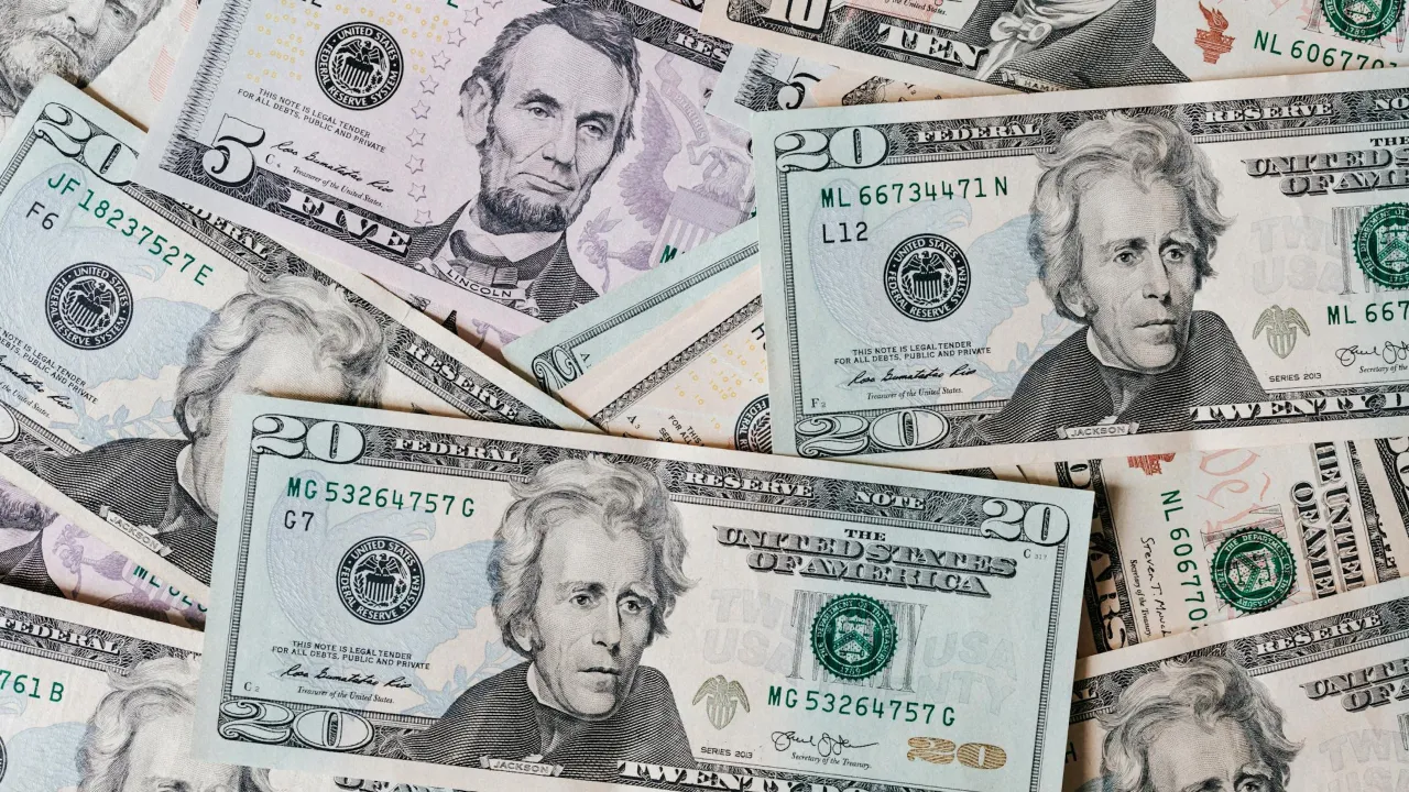 На початку тижня змінився курс валют: скільки коштує долар 3 березня 