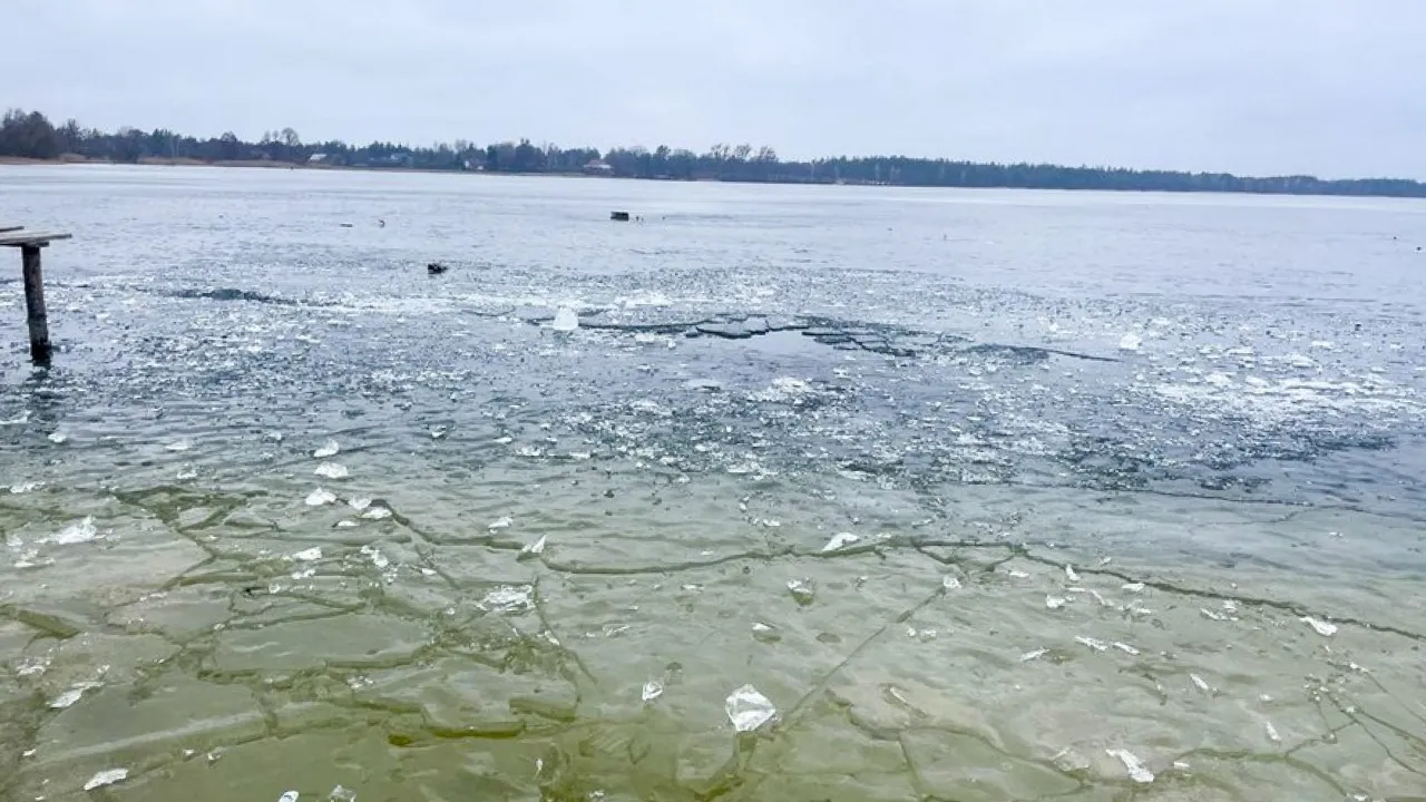 На Рівненщині трактор провалився під кригу: водій загинув 