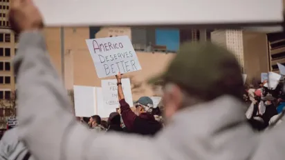 Трамп обіцяє карати навчальні заклади та «закривати» студентів в тюрмі за протести - фото