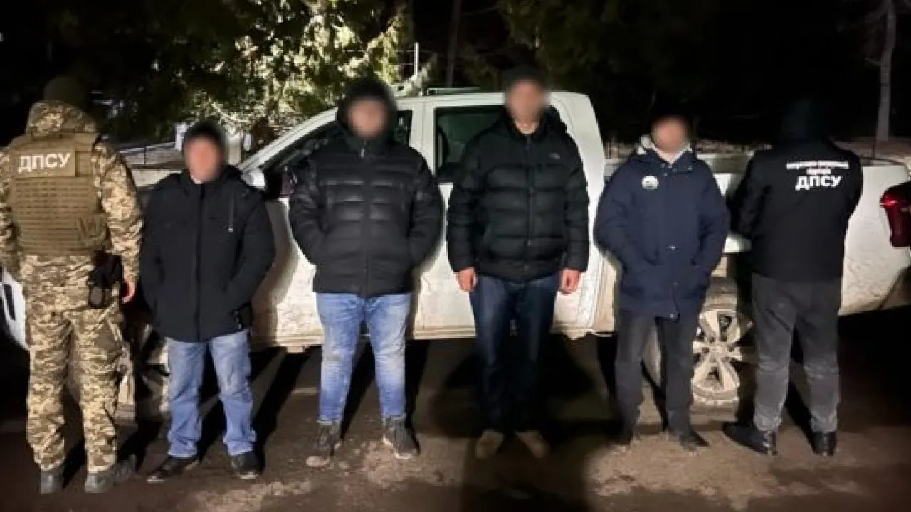На Буковині прикордонники за допомогою дрона затримали 4 чоловіків, які намагалися втекти до Румунії 