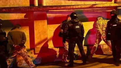 В Одесі група чоловіків у військовій формі прикидалися ТЦК і з погрозами вимагали гроші в чоловіків - фото