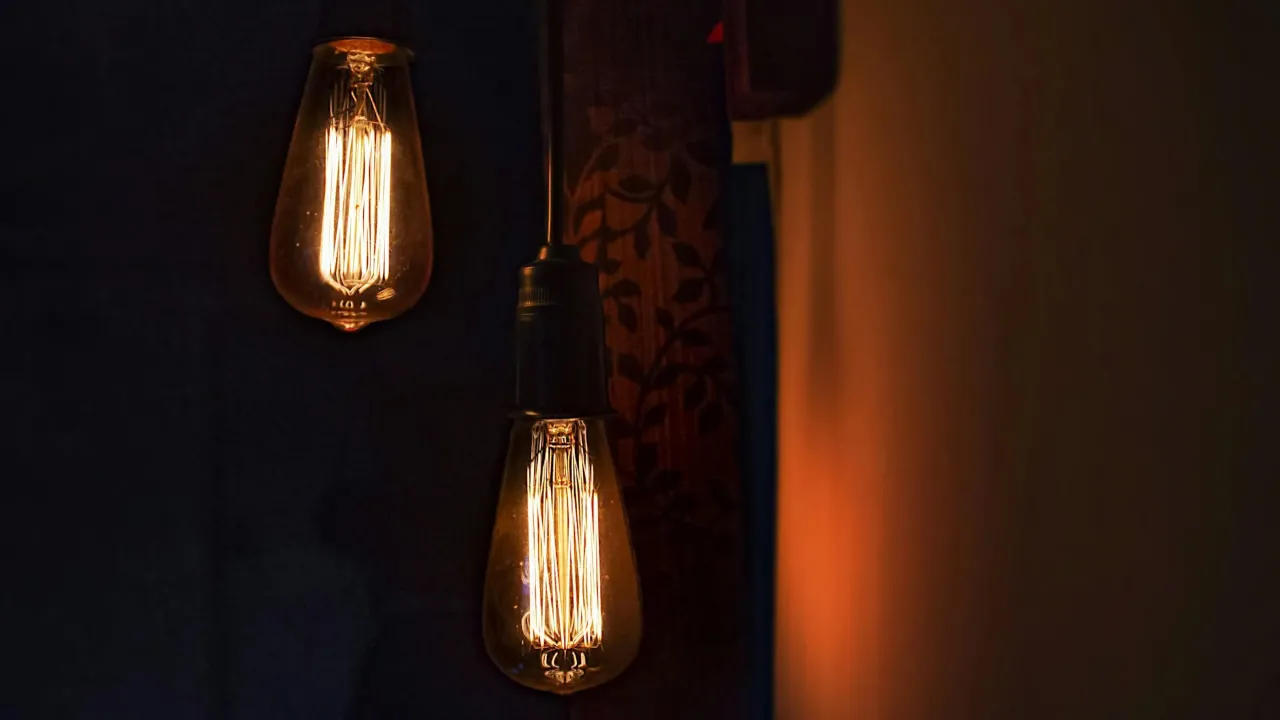 Українці можуть платити за світло на 30% менше: що потрібно для цього зробити 