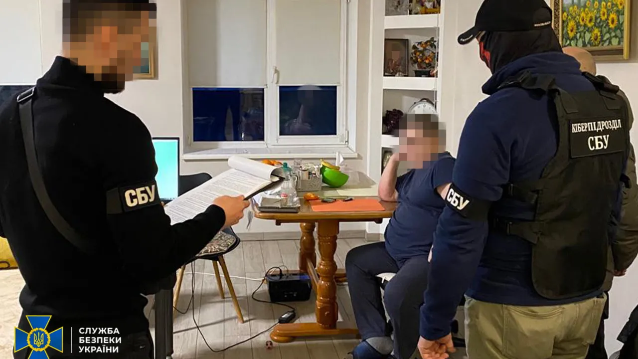 Коригували вогонь для ворога: у Миколаєві затримали агентурну групу рф 