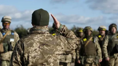 Мобілізація їх не торкнеться: ще одна категорія українців отримала право на бронювання - фото