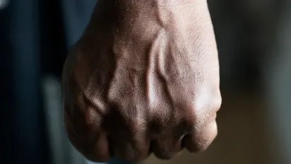 Хотів випити і відпочити: на Одещині чоловік жорстоко побив 3-річну падчерку, бо вона плакала - фото