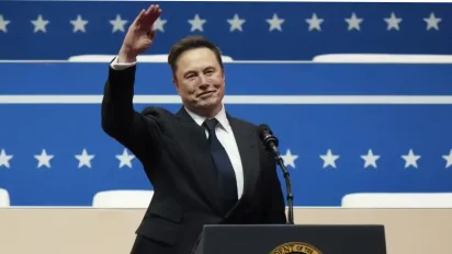 США повинні негайно вийти з НАТО, - Маск - фото